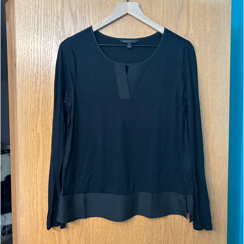 Banana republic top Small black blouse silky look crew neck small keyhole detail